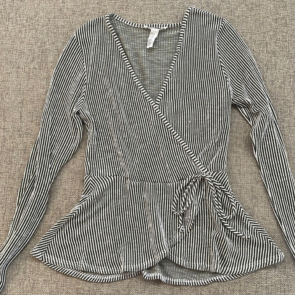 V-Neck Peplum Long Sleeve Shirt